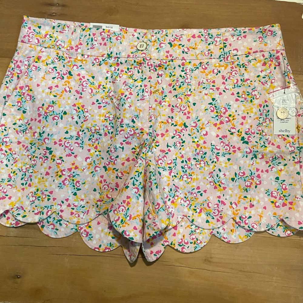 Crown & Ivy Pink Floral Scalloped Shorts
